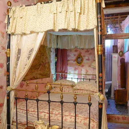 Tina's Art - Venetian Walls District *