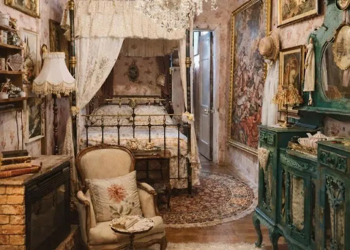 Tina's Art - Venetian Walls District