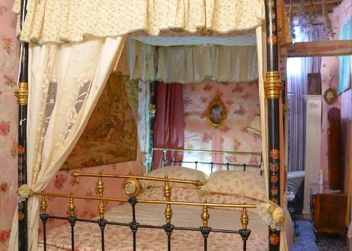 Tina's Art - Venetian Walls District *